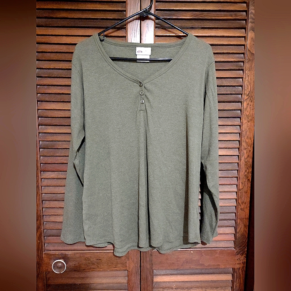 Dickies top for women